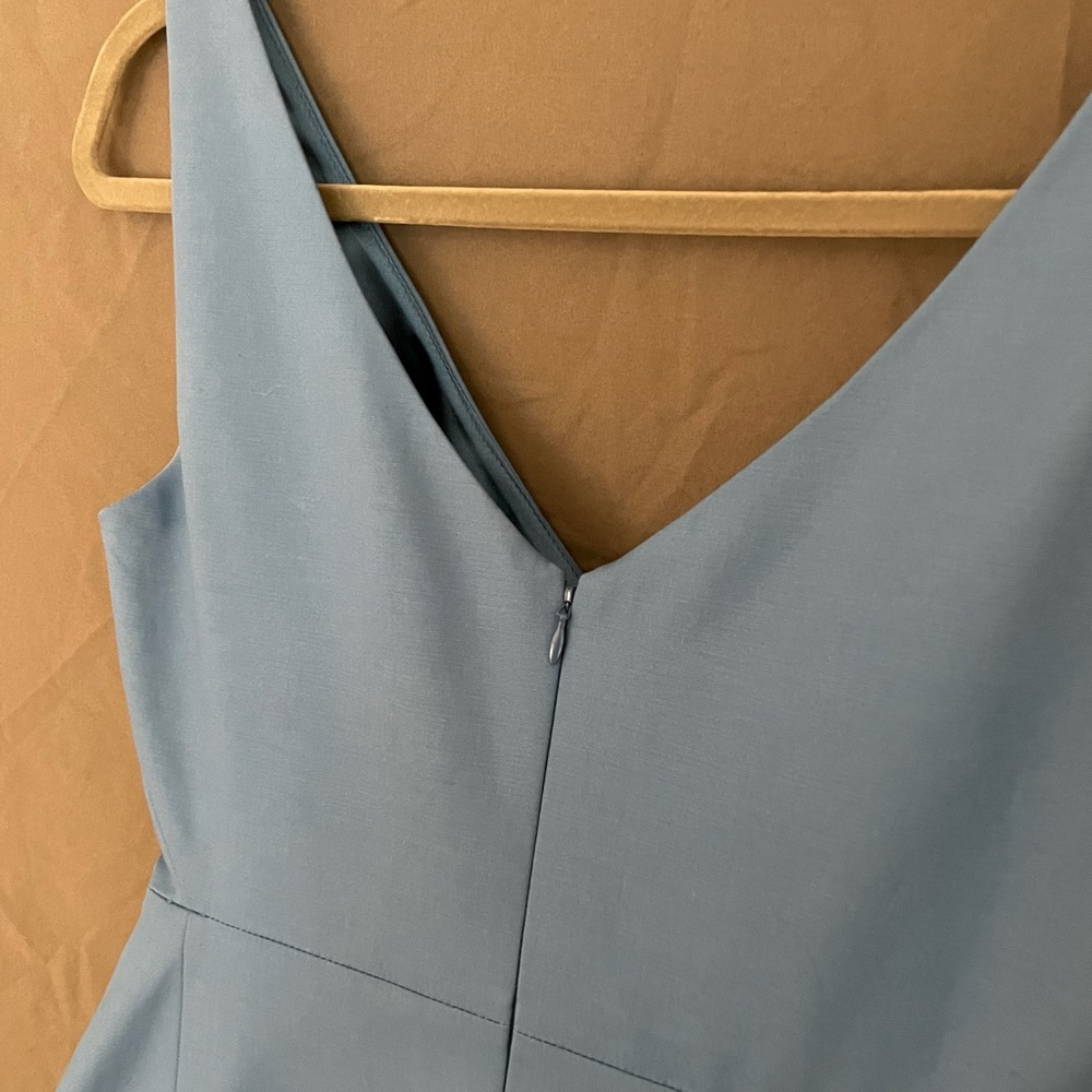 Tahari Blue sheath dress sleeveless and V neck neckline - Size 4 - New With Tags - Picture 4 of 7